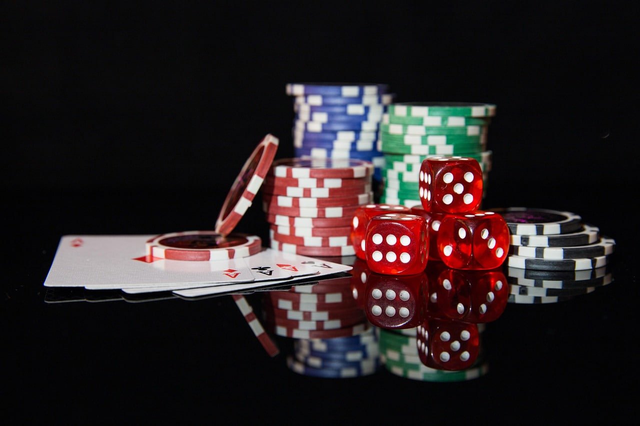 Tampilan meja Infinite Blackjack di icslot dengan dealer langsung dan antarmuka pemain